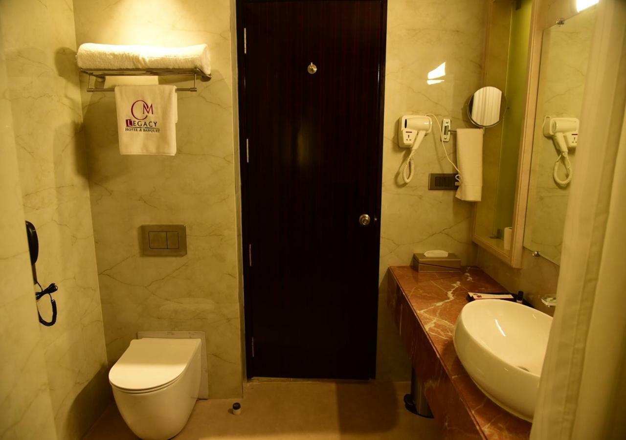 Om Clarks Inn Raebareli Buitenkant foto