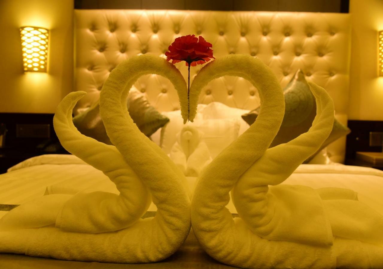 Om Clarks Inn Raebareli Buitenkant foto